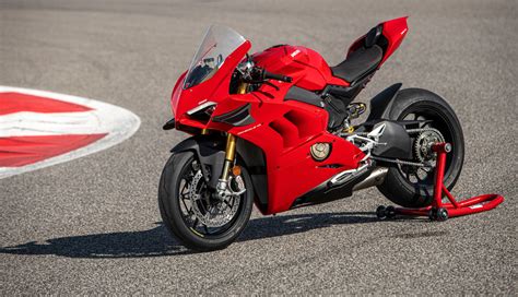 DUCATI Panigale V4 S (2022 à 2024) .